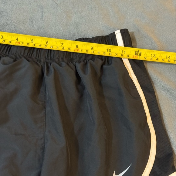 Nike Black and White Athletic Shorts Lightweight Design
#1019 - Picture 3 of 10